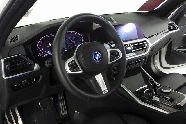 2022 BMW 3 Series 330e iPerformance 28