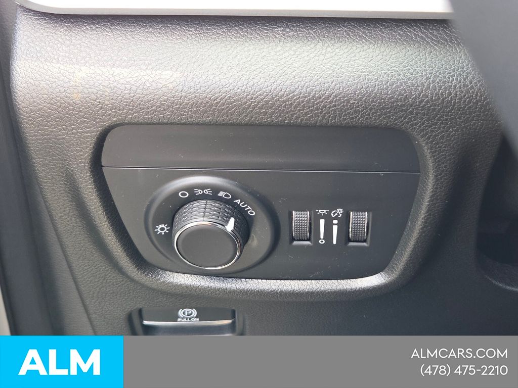 Used 2023 White Jeep Altitude image 30