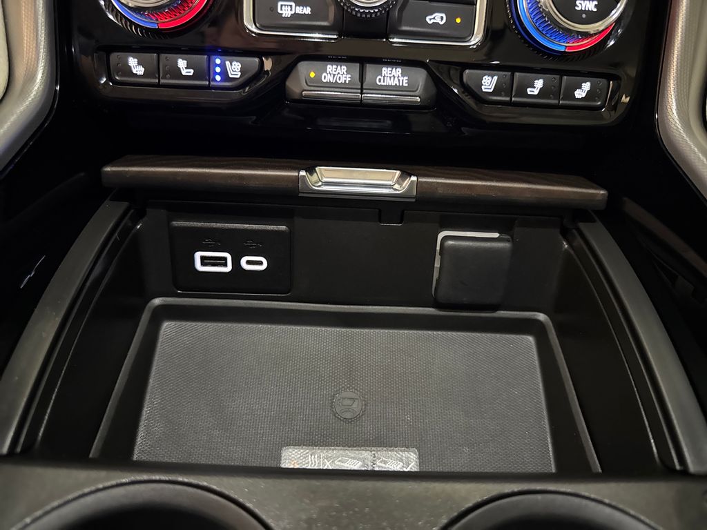 2023 White Frost Tricoat GMC Yukon Denali RWD SUV