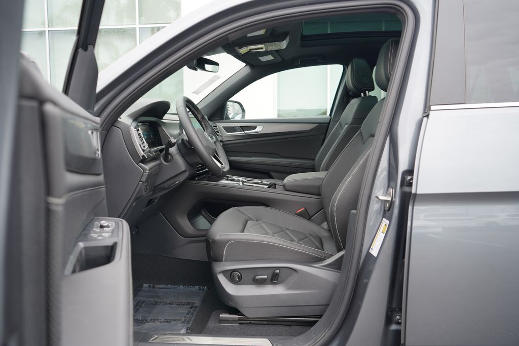 2025 Volkswagen Atlas SE 6