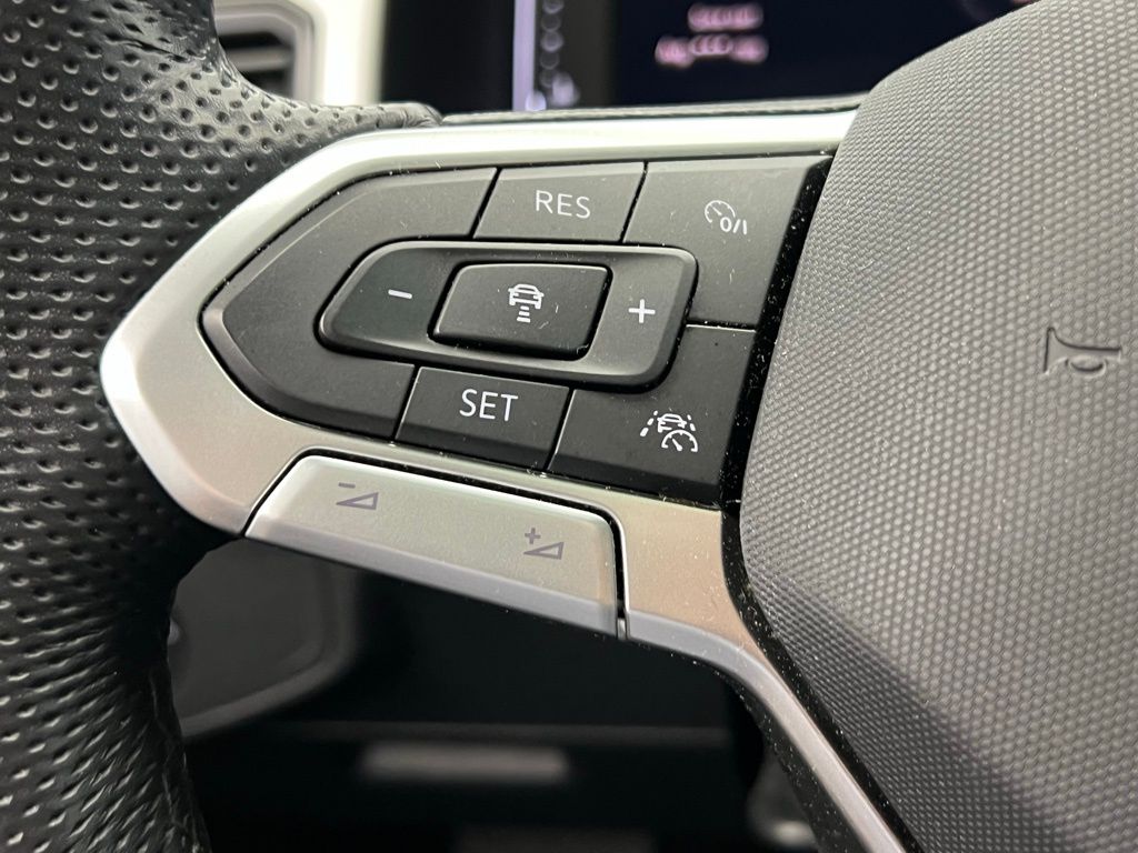 2023 Volkswagen Atlas SEL 17