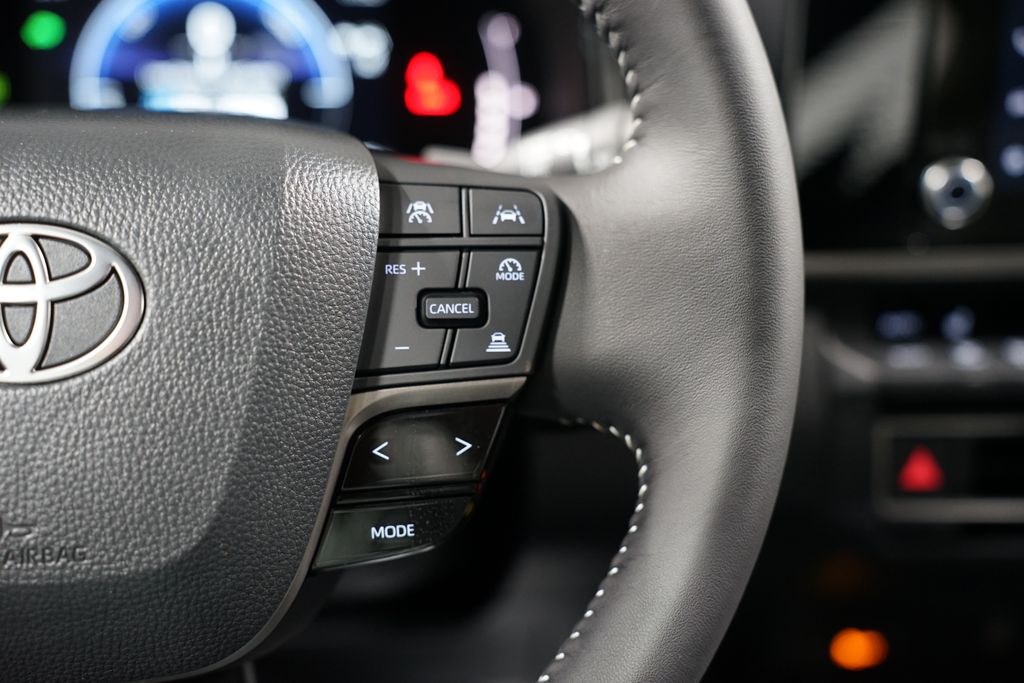 2025 Toyota Camry SE 13