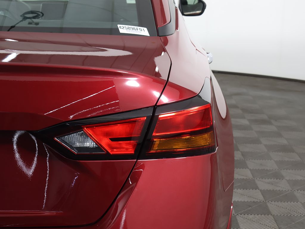 Used 2023 Red Nissan 2.5 SV image 13