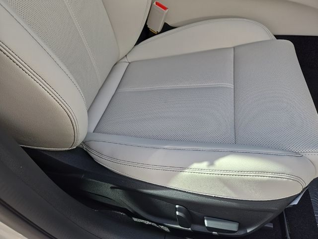 2025 Genesis G70  21