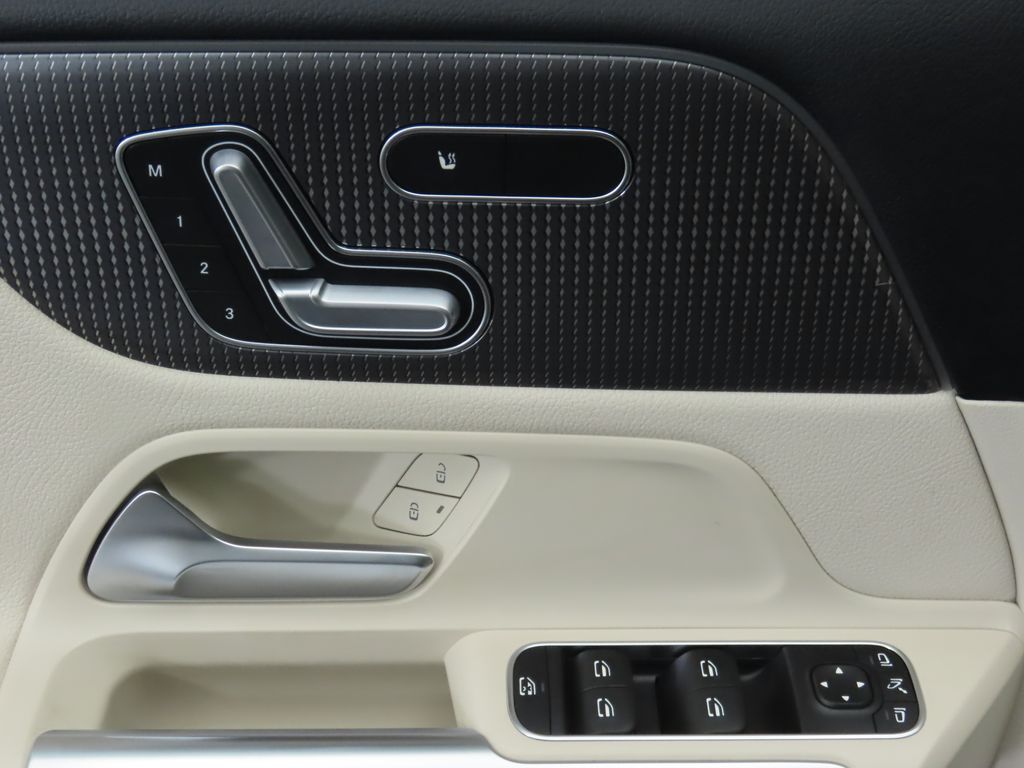 Thumbnail: 2021 Mercedes-Benz GLA - 23