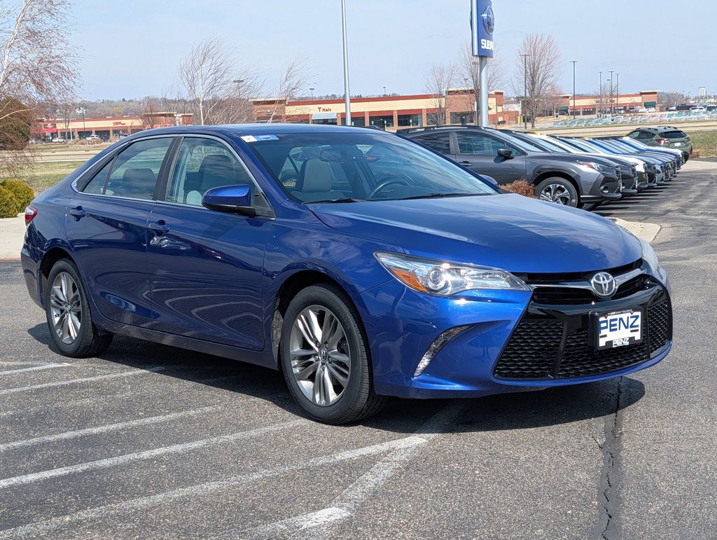 Blue 2015 Toyota Camry SE Sedan Front-Wheel Drive 6-Speed Automatic