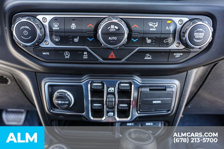 Used 2023 Silver Jeep Sahara image 43