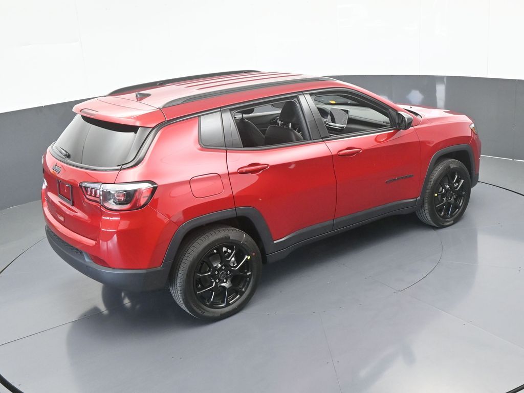 New 2026 Red Hot Pearlcoat Jeep Latitude image 44