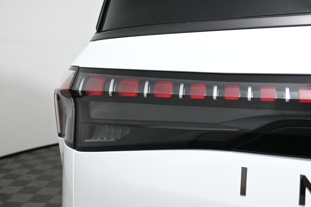 Thumbnail: 2026 INFINITI QX80 - 12