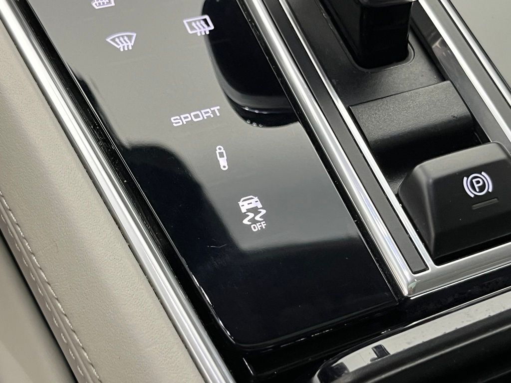 Thumbnail: 2020 Porsche Panamera - 19