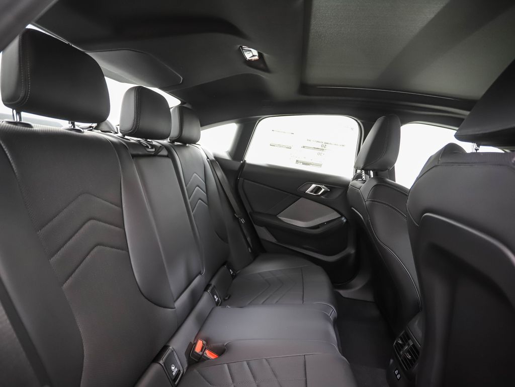 Thumbnail: 2025 BMW 2 Series - 25