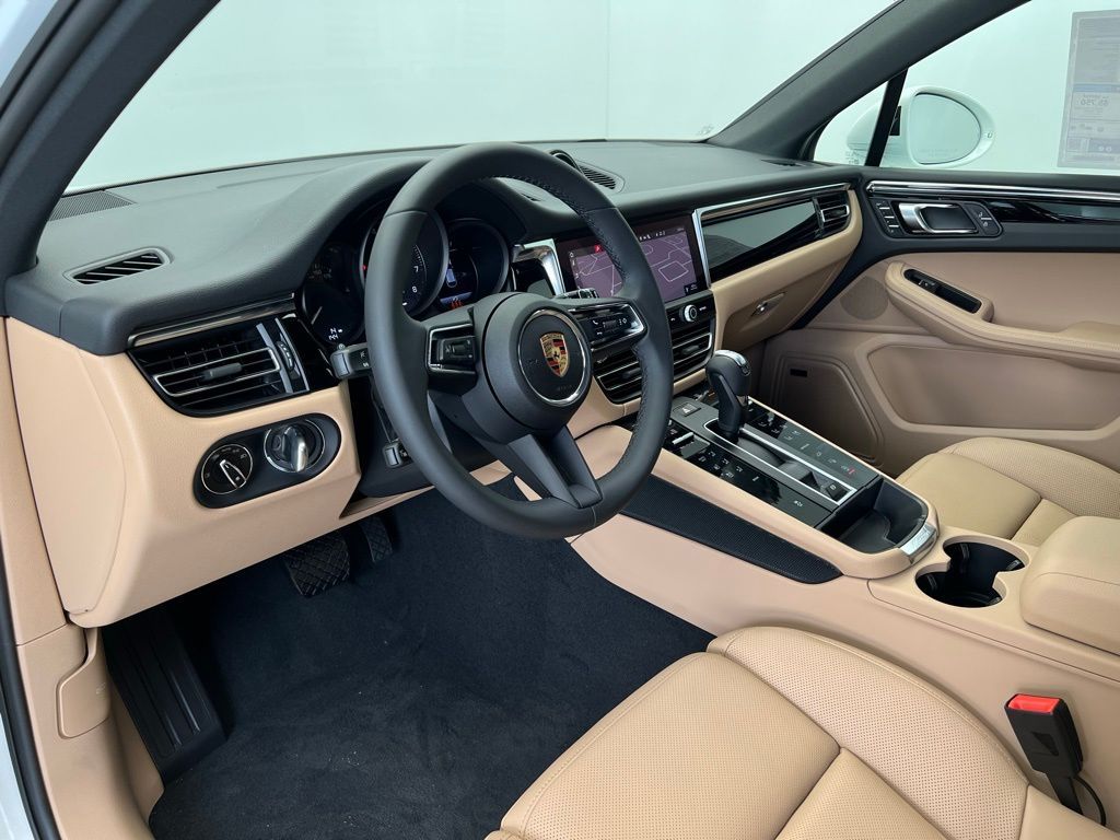 Thumbnail: 2025 Porsche Macan - 4