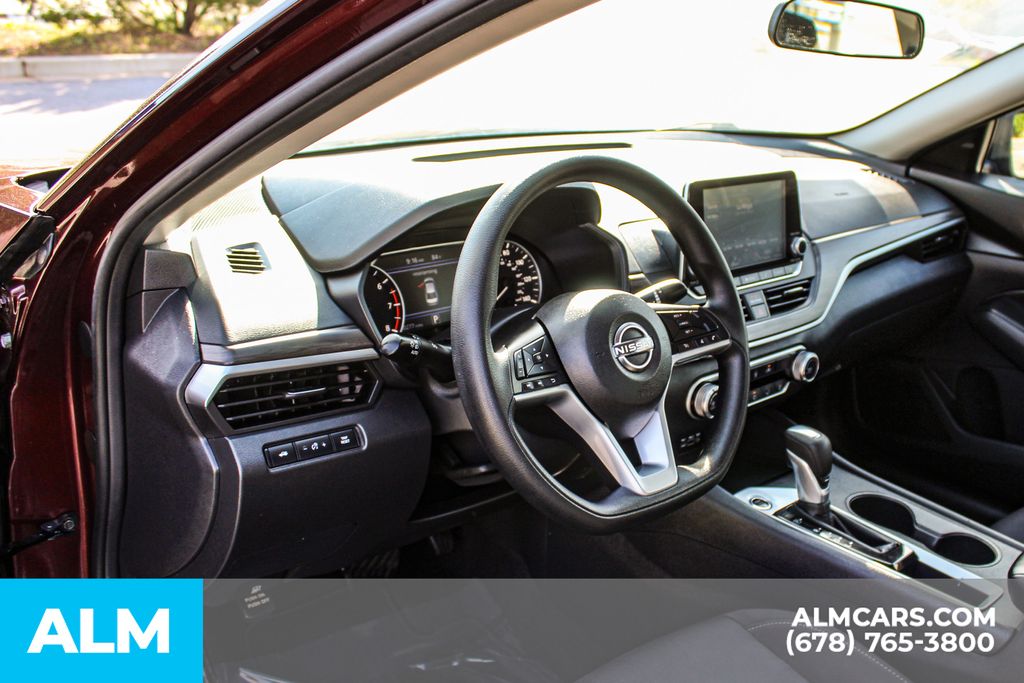 Used 2025 Red Nissan 2.5 SV image 31