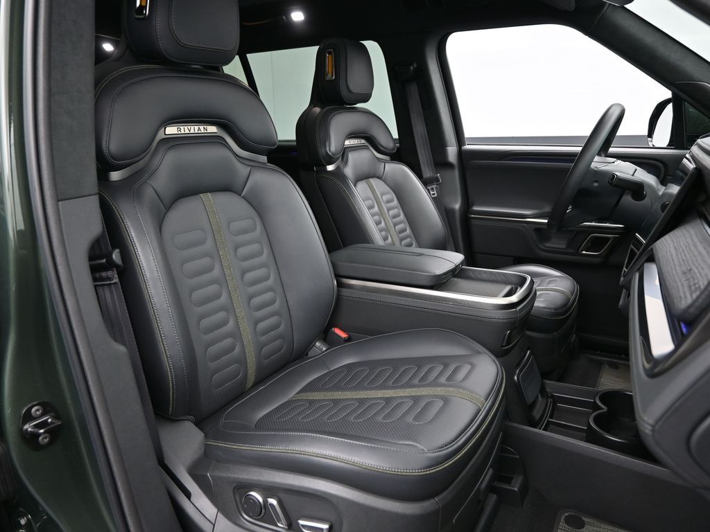 2024 Rivian R1S Adventure