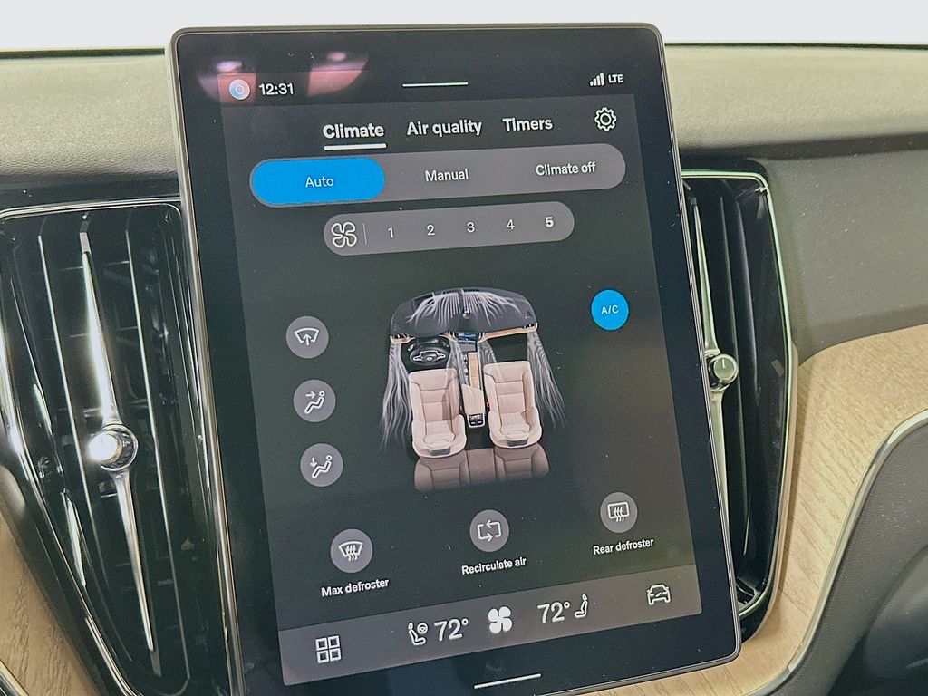 2026 Volvo XC60 Plus - Photo 22
