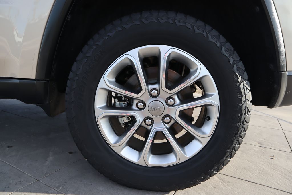 Thumbnail: 2015 Jeep Grand Cherokee - 29