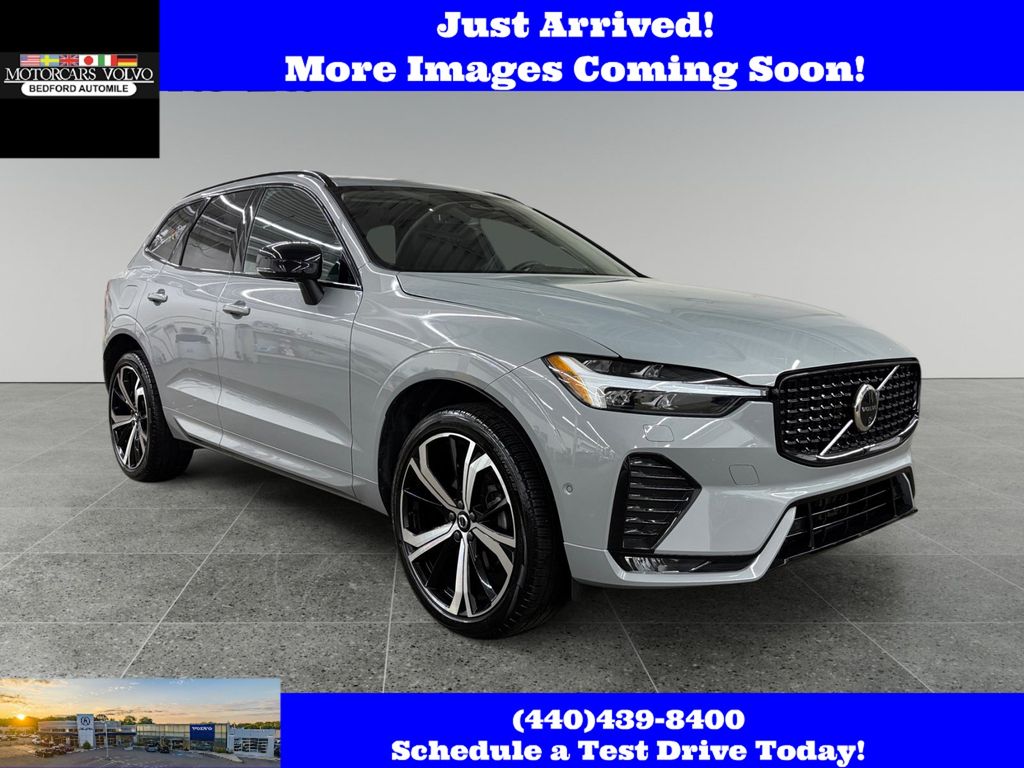 2024 Volvo XC60 B5 Ultimate Dark Theme AWD