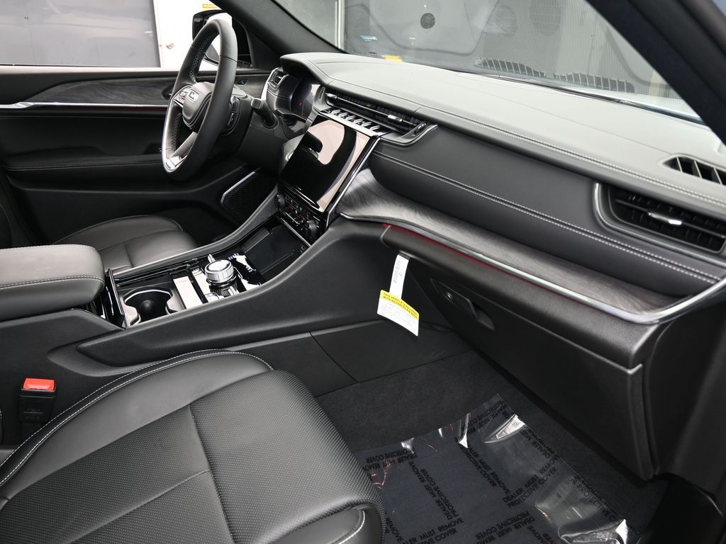 Used 2024 Silver Zynith Jeep Overland image 51