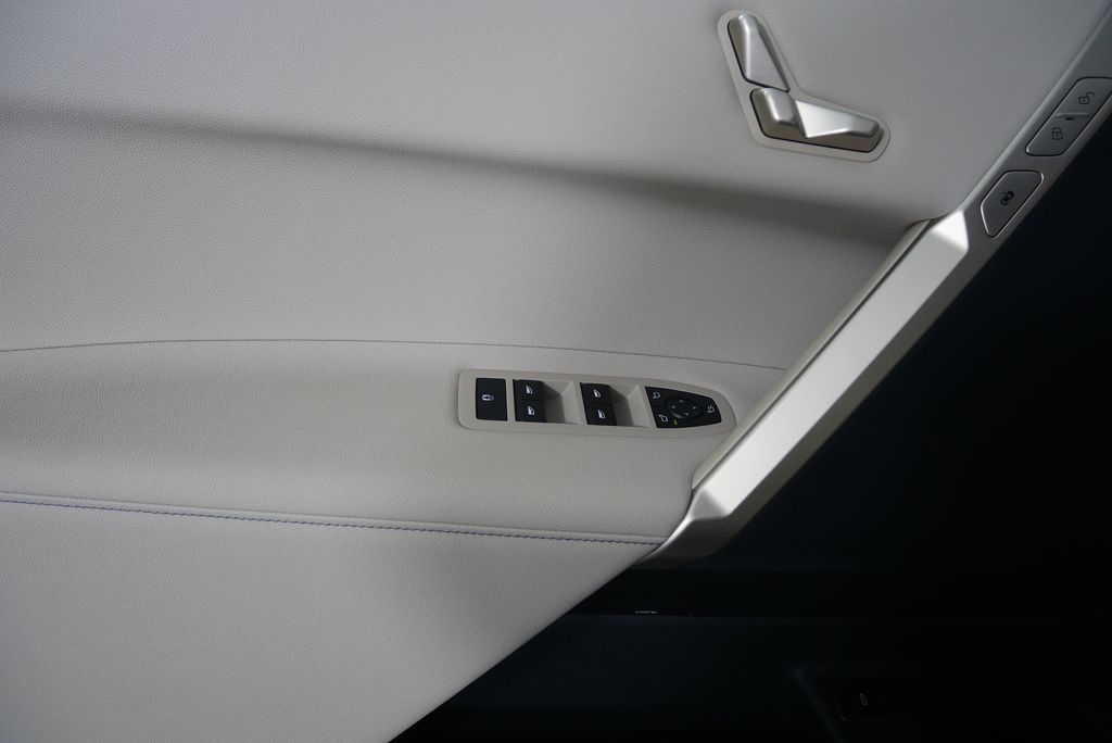 2026 BMW iX  8