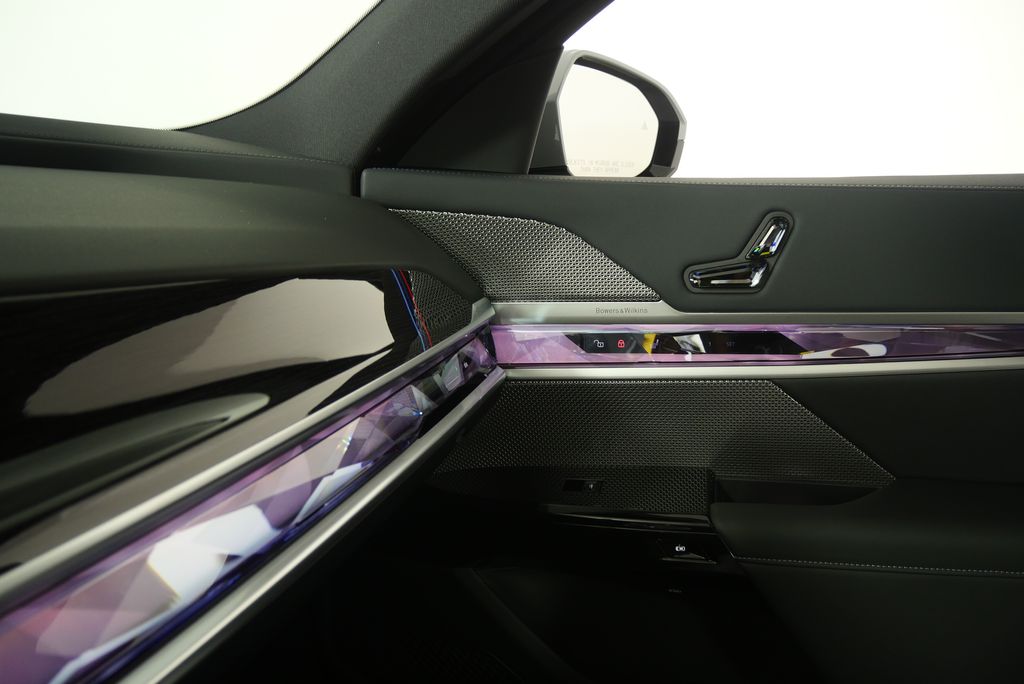 Thumbnail: 2025 BMW 7 Series - 25