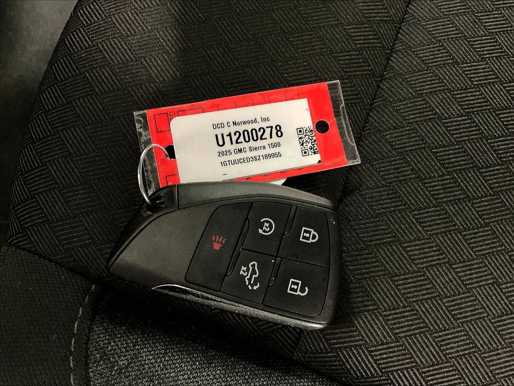 2025 GMC Sierra 1500 — photo 30