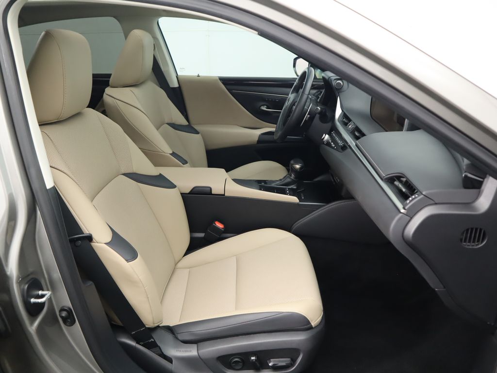 2021 Lexus ES 350 21