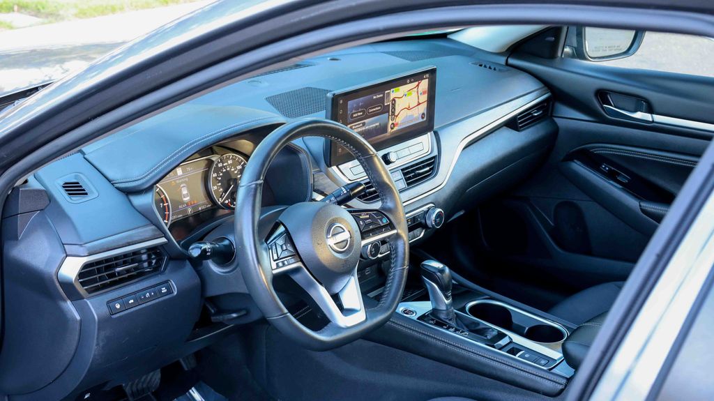 Used 2023 Nissan Altima 2.5 SV 4D Sedan