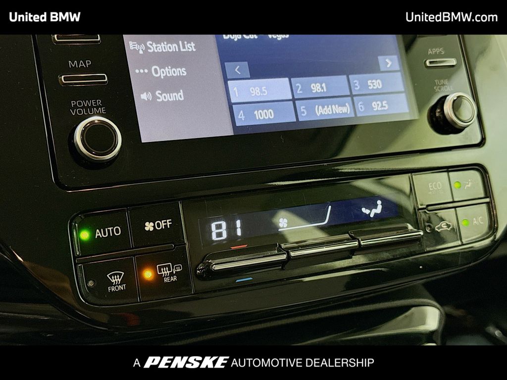 Thumbnail: 2020 Toyota Prius - 10