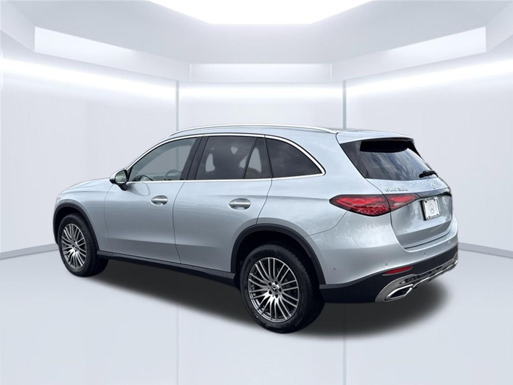 Thumbnail: 2027 Mercedes-Benz GLC - 3