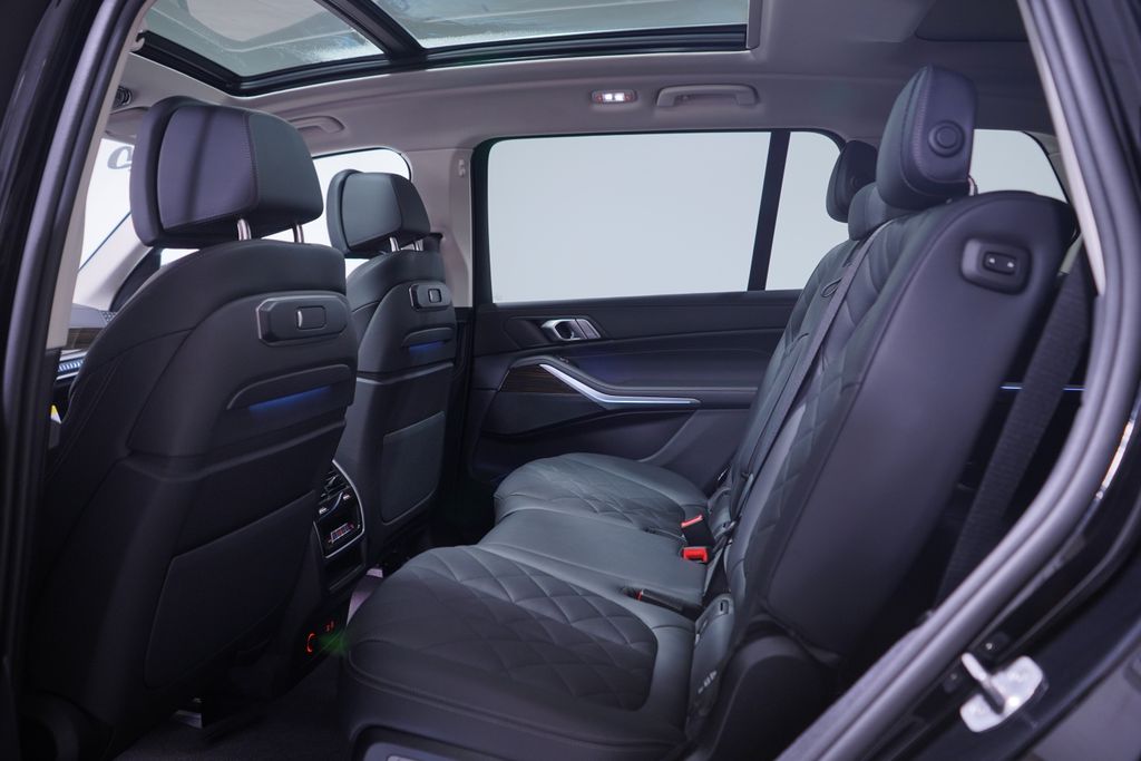 Thumbnail: 2025 BMW X7 - 9