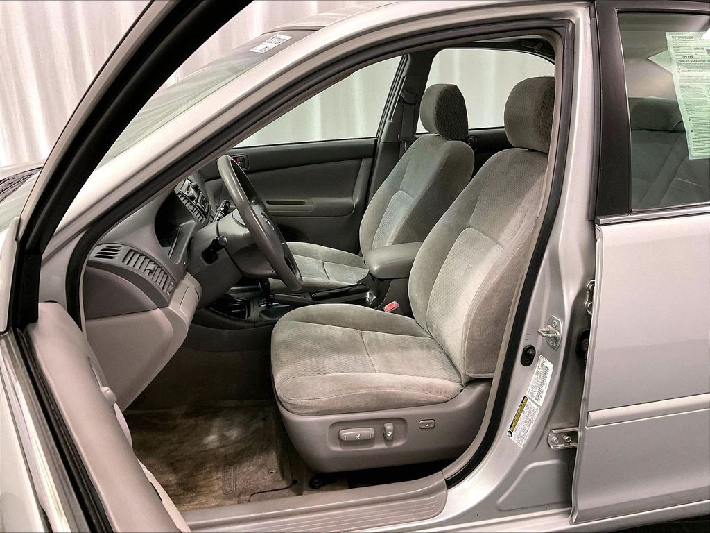 2004 Toyota Camry — photo 10