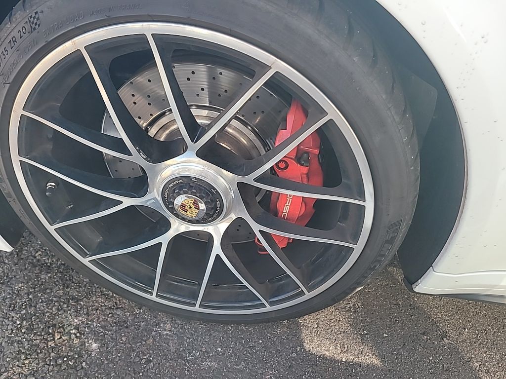 Thumbnail: 2018 Porsche 911 - 8