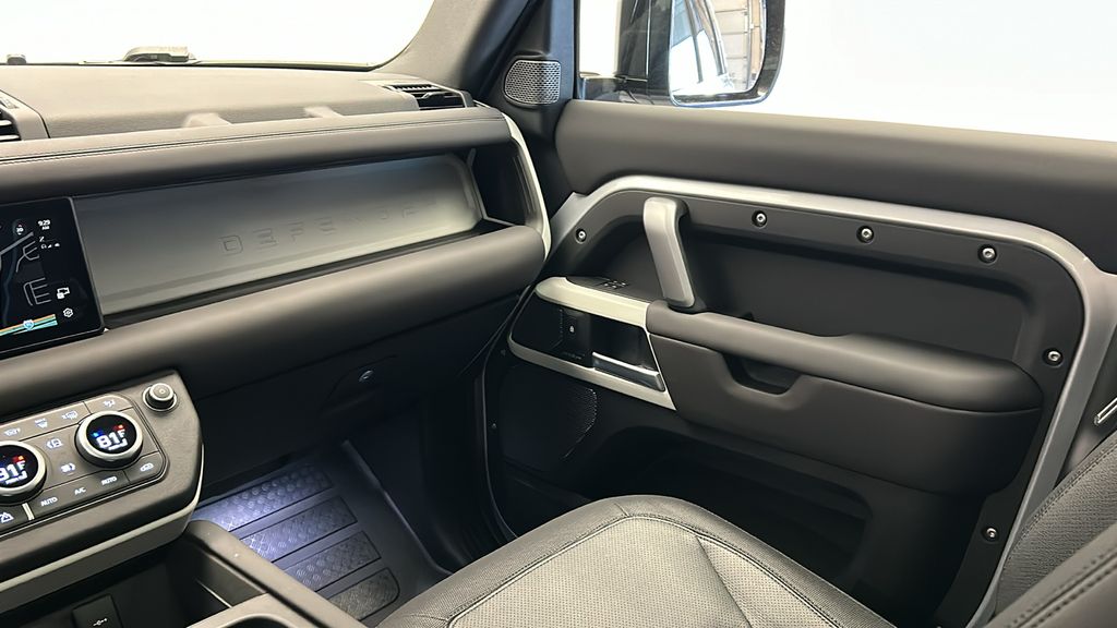 2024 Land Rover Defender 110 25