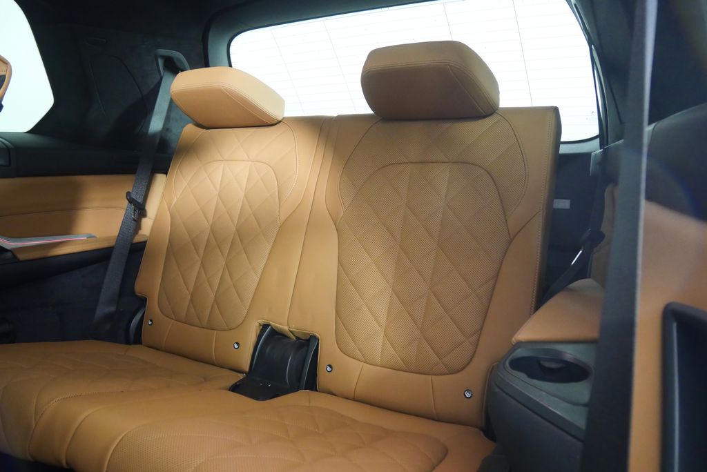 Thumbnail: 2024 BMW X7 - 16