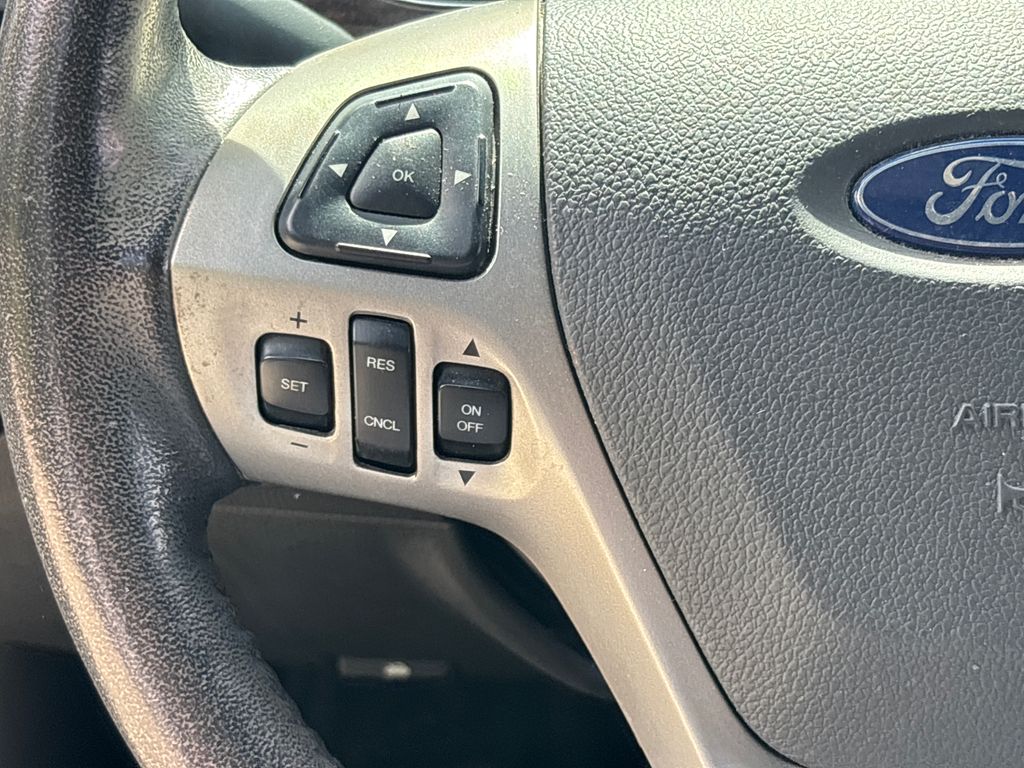Used 2015 Silver Ford Limited image 18