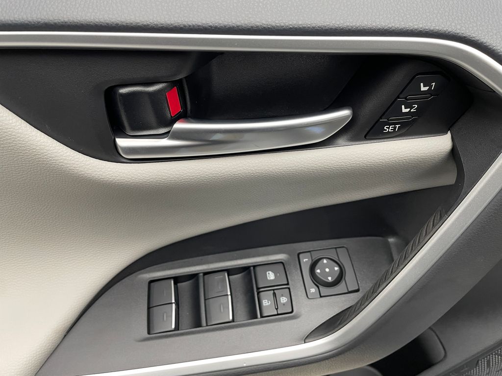 Thumbnail: 2025 Toyota RAV4 - 10