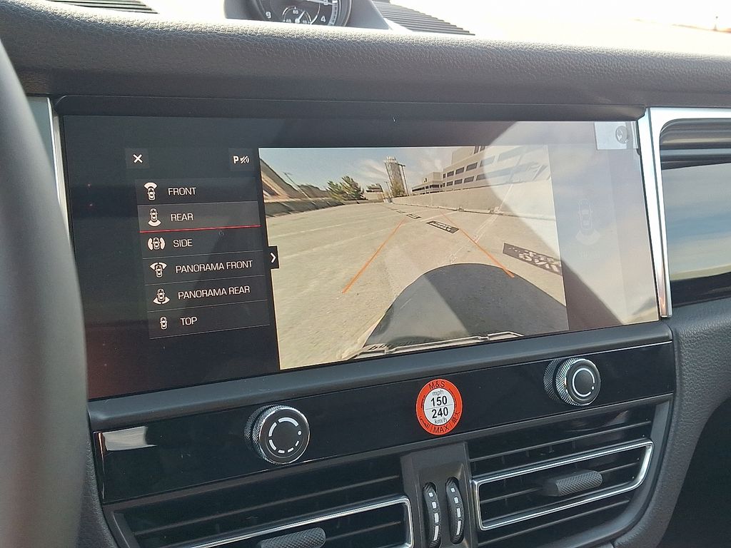 Thumbnail: 2026 Porsche Macan - 20