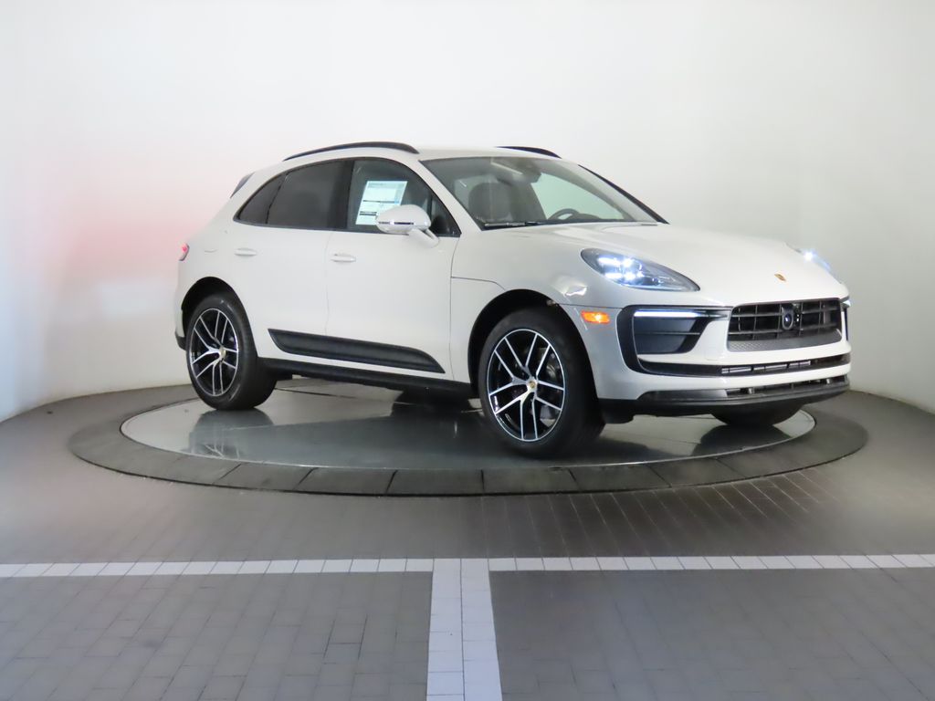 Thumbnail: 2026 Porsche Macan - 9