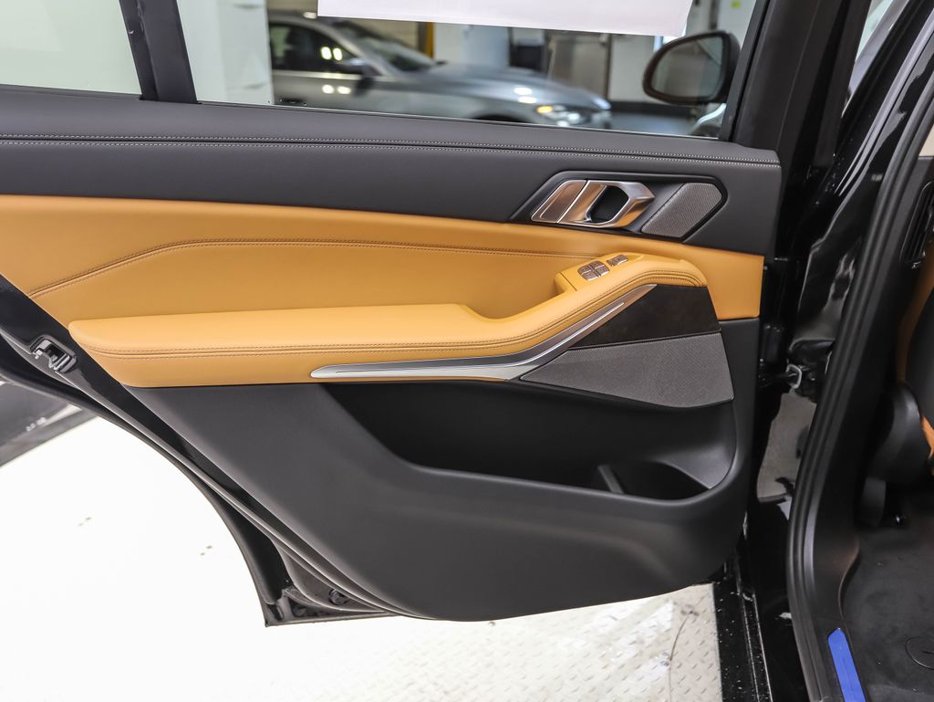 Thumbnail: 2026 BMW X7 - 19