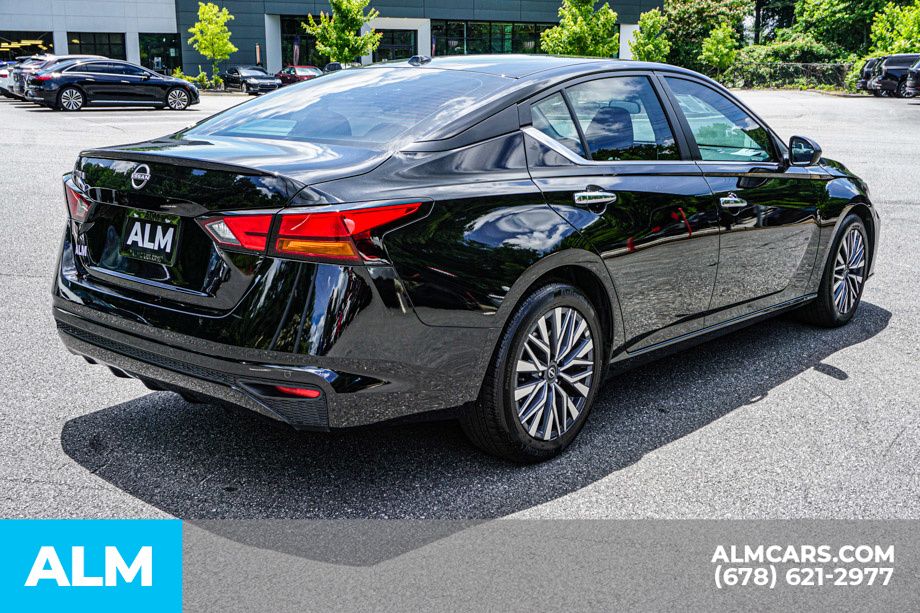 Used 2025 Black Nissan 2.5 SV image 6