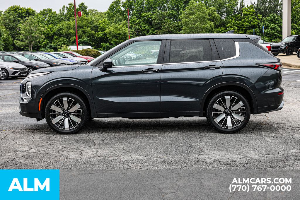 Used 2025 Gray Mitsubishi SE image 9