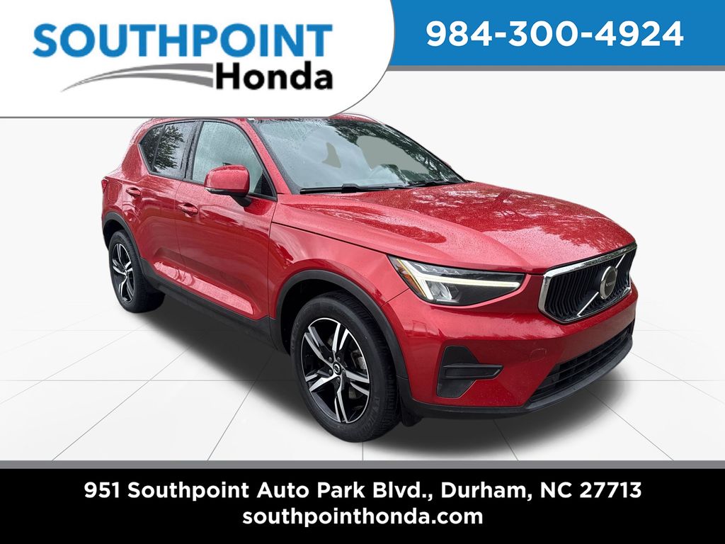 2023 Volvo XC40 B5 Core AWD