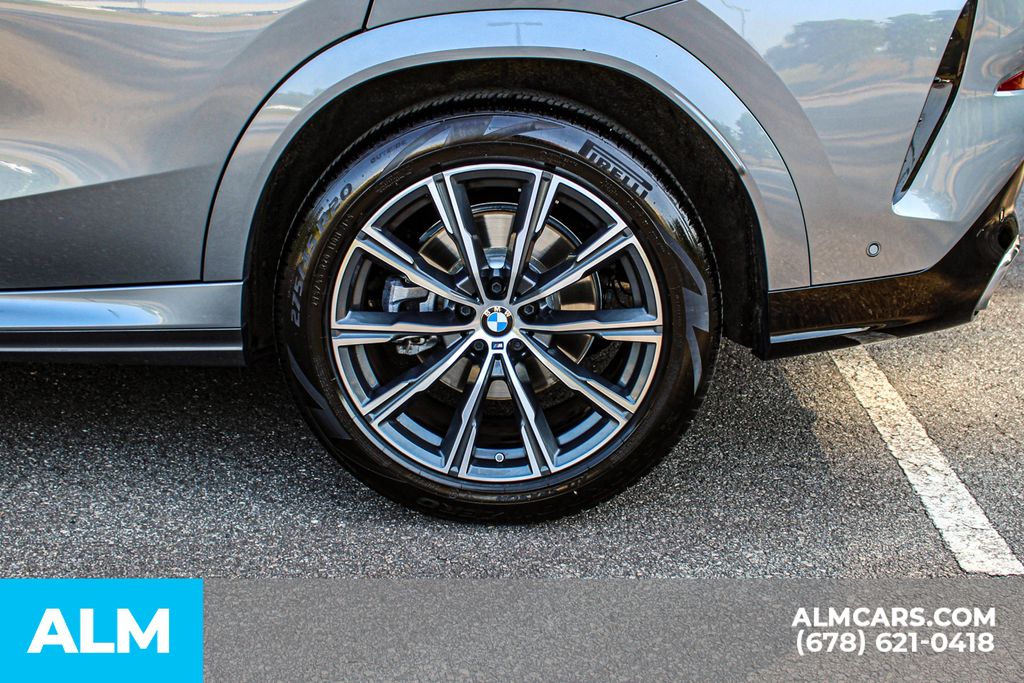 Used 2024 Gray BMW xDrive40i image 16
