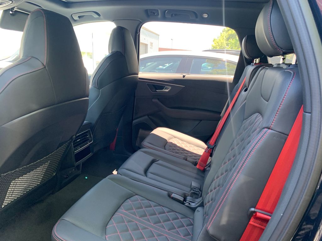 Thumbnail: 2026 Audi Q7 - 12