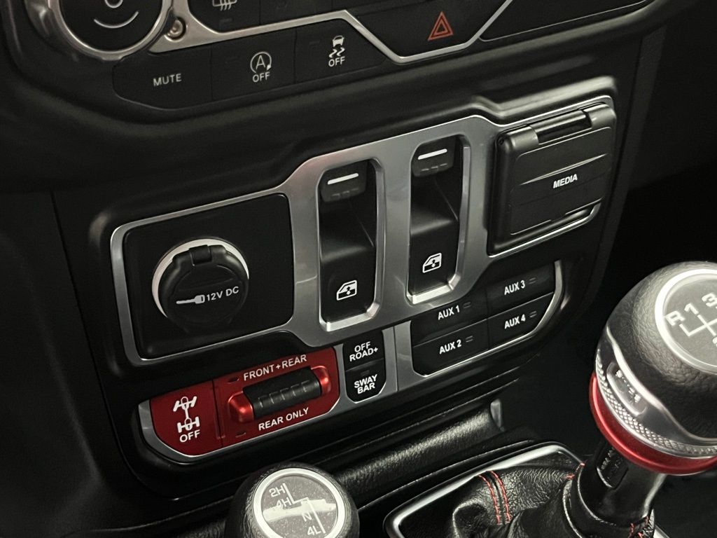 Thumbnail: 2021 Jeep Wrangler - 15
