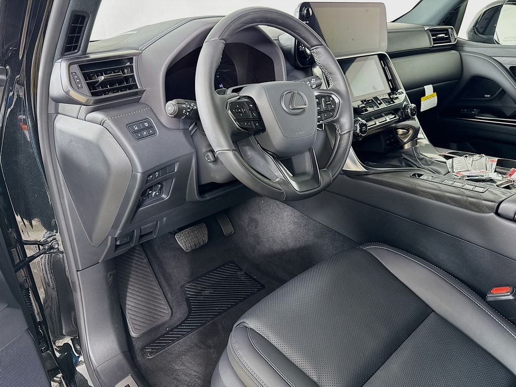 2025 Lexus LX 600 9