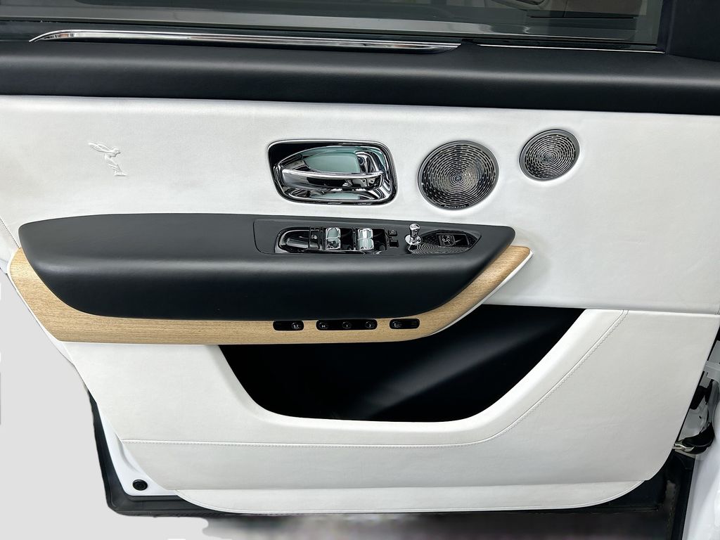 Thumbnail: 2019 Rolls-Royce Cullinan - 23