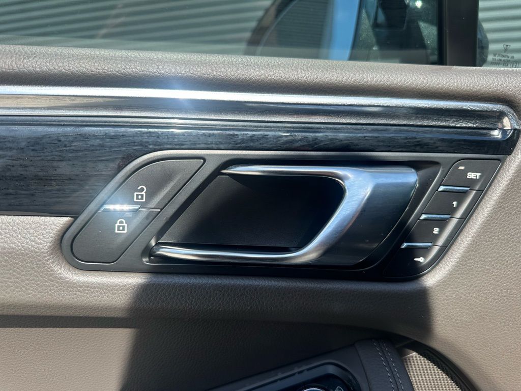 Thumbnail: 2026 Porsche Macan - 20