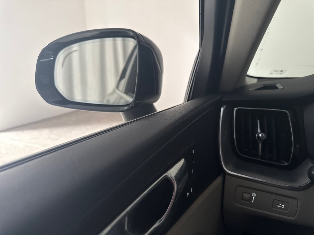 2018 Volvo XC60 Momentum - Photo 36