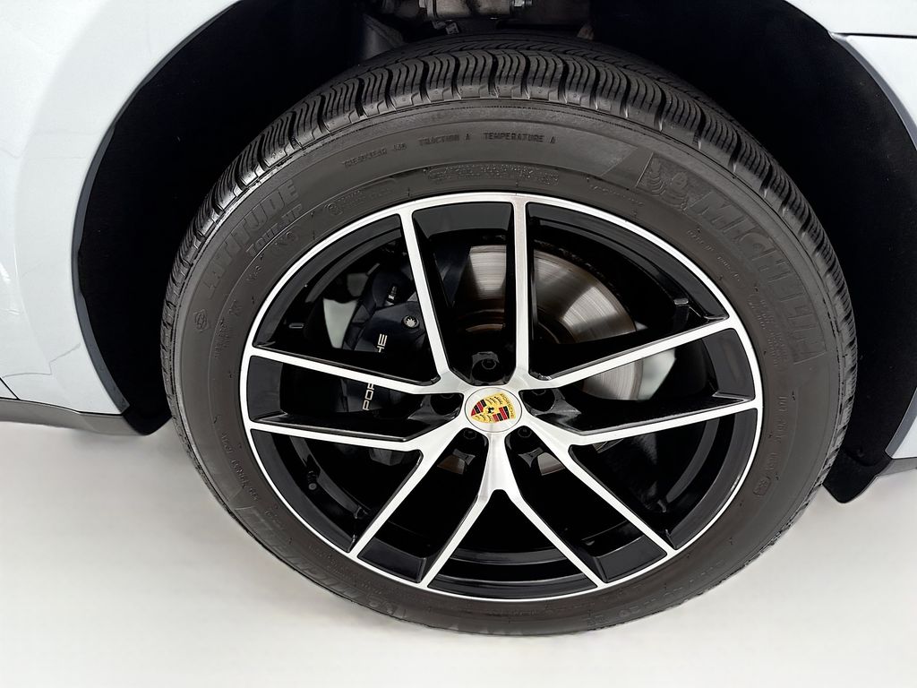 Thumbnail: 2025 Porsche Macan - 32